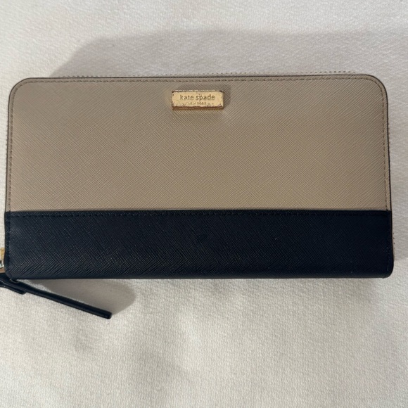 Kate Spade Tan and Black Zip Around Wallet With Inside Pockets and CC Space - Picture 1 of 4